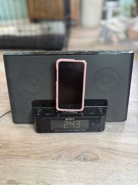 Sony Black Personal Audio Docking System with iPod Touch and Pink  Case